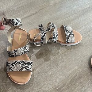 BAMBOO SNAKE SKIN STRAPPY SANDAL 6.5